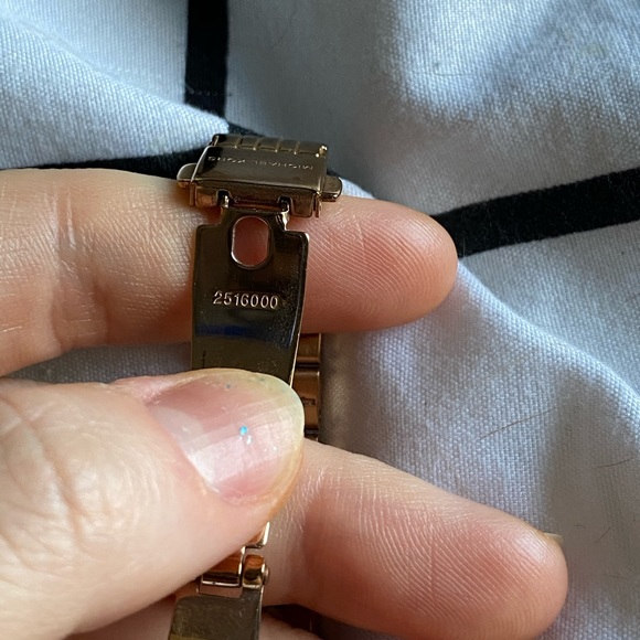 Michael Kors watch - Picture 4 of 5